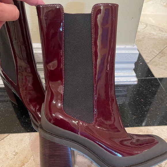 NEW TORY BURCH Expedition Chelsea boots in red patent leather - Picture 2 of 9